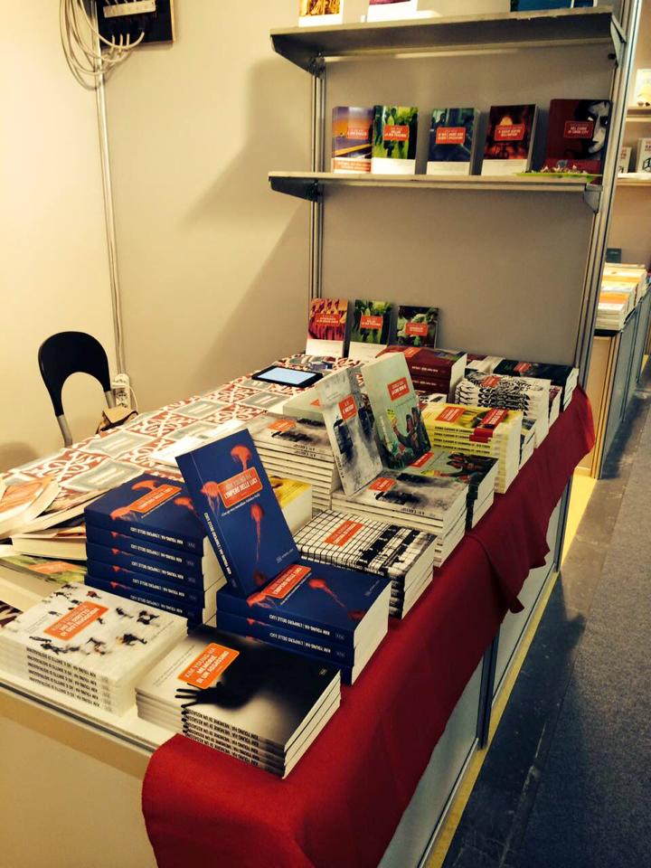 Lo stand di Metropoli d'Asia a Book Pride